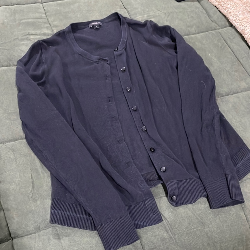 Ann Taylor size medium black cardigan (sorry it needs ironed)
